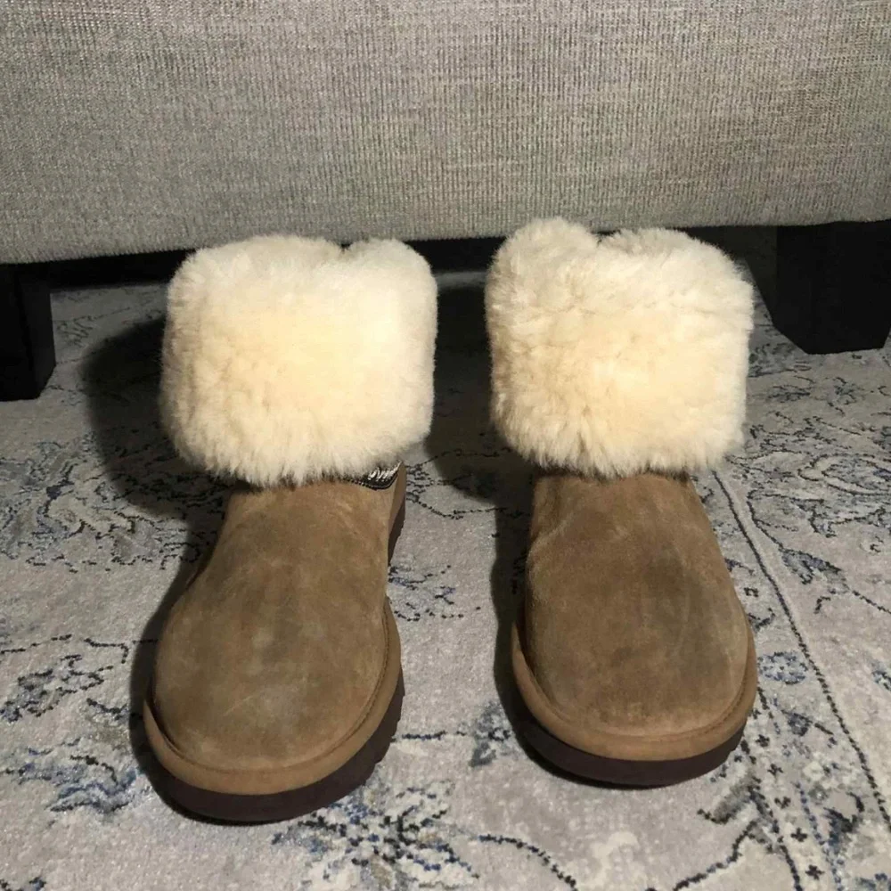 UGG Classic Short Crescent Chestnut